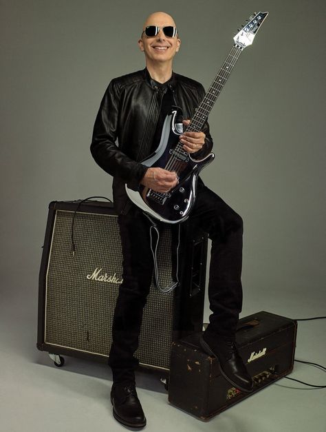 Joe Satriani, Guitar Stand, Guitar Players, Guitar Hero, Cool Guitar, Guitar Player, Rock Star, Music Gear, Guitarist