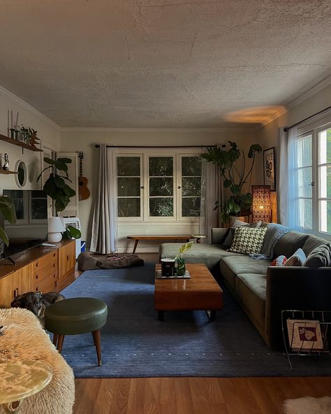 Feels goooood to be home 💫🌅🤎🛋️🪴🧸 Aesthetic Trailer Home, Old Living Room Aesthetic, Warm Up Grey Living Room, Dark Cozy Home, Cozy Gray Living Room, Cozy Couch Aesthetic, Cozy Vintage Apartment, Apartment Mood Board, Have A Fun Trip