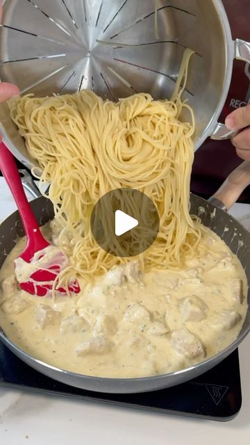 Tulio Zuloaga on Instagram: "¿CÓMO TE GUSTAN LOS ESPAGUETIS A TÍ? A MÍ CON POLLO CREMOSO." February 13, Spaghetti, Pasta, Audio, On Instagram, Instagram