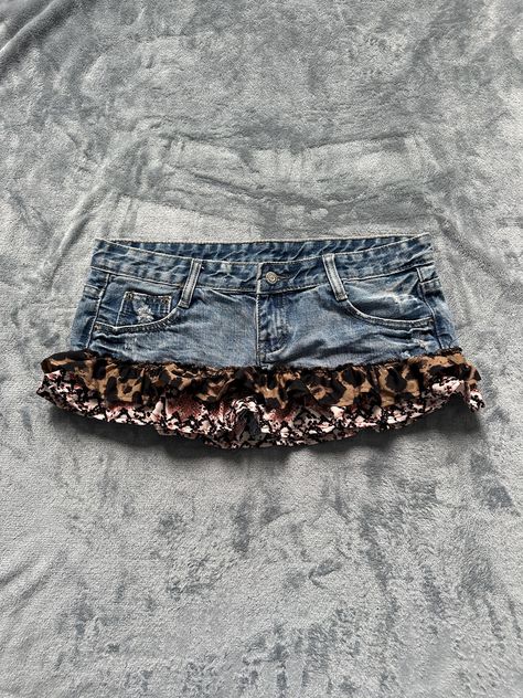 🎀Reworked denim gyaru y2k leopard print low-waist mini skirt  Handmade  item low waist:84cm, length:20cm  Best fits uk8-10  All orders are shipped with a tracking number Please check the measurements before purchasing Rokku Gyaru Fashion, Vintage Mini Skirts, Gyaru Y2k, Y2k Leopard Print, Faux Skirt, Spirit Week Outfits, Y2k Mini Skirt, Reworked Denim, Y2k Skirts