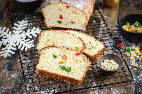 Christmas Stollen Recipe, Stollen Bread, Water Bread, Christmas Bread Recipes, Stollen Recipe, Traditional Christmas Food, German Baking, Holiday Bread, Christmas Bread