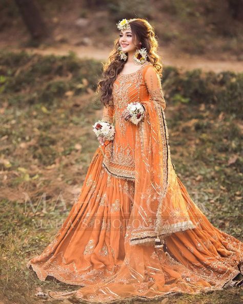 MAHA WAJAHAT KHAN on Instagram: “What would be more appealing then these colors for your big day.😍💕 Gorgeous minahil looks regal in our signature shirt sharara style.…” Bridal Mehndi Dresses, Mehndi Dresses, Muslim Brides, Mehndi Dress, Desi Wedding Dresses, Latest Bridal Dresses, Bridal Dresses Pakistan, Pakistani Wedding Outfits, Muslim Bride