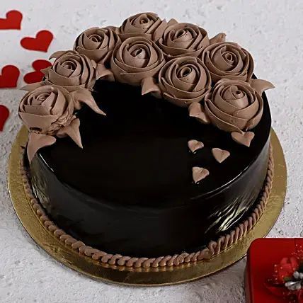 Chocolate Cream Cake Design, Chocolate Flavour Cake Design, Half Kg Chocolate Cake Design, Cake Designs Half Kg, Half Kg Cake Design, Indian Cakes, Chocolate Cream Cake, Indian Cake, Designer Cake