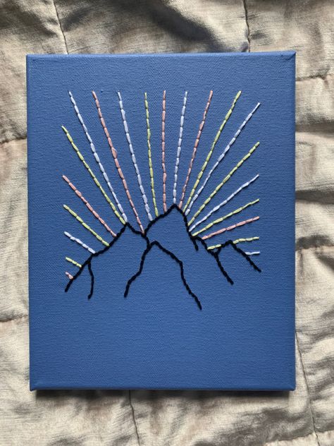 Threading Canvas Art, Simple Canvas Embroidery, Embroidered Canvas Painting, Embroidery Canvas Art Ideas Easy, Sewn Canvas Art, Embroidery Painting Canvas Ideas, Needle Art On Canvas, Canvas Stitch Art, Canvas Thread Art