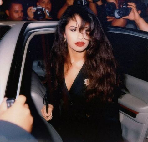 Keith Allen, Selena Quintanilla Outfits, Selena Quintanilla Fashion, Instagram Concept, Latina Aesthetic, Selena Pictures, Selena Q, Selena Quintanilla Perez, S Photo