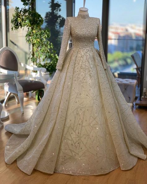 Baju Wedding, Dress Pengantin, Turkish Wedding Dress, Turkish Dresses, Ankara Wedding Styles, Bridal Hijab Styles, Fancy Attire, Dress Like A Parisian, Muslimah Wedding Dress