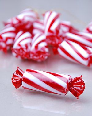 Wonka Candy, Candy Photography, Candy Beads, Hansel Y Gretel, Candy Cane Lane, Peppermint Christmas, Peppermint Sticks, Candy Candy, White Candy