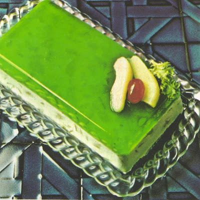 Jelly Salad, Gelatin Salad, Cottage Cheese Salad, Vintage Jello, Vintage Jello Molds, Pistachio Salad, Jello Dessert Recipes, Food Prints, Jello Desserts