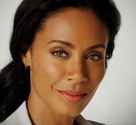 Jada-Pinkett-Smith and her hazel brown eyes People With Green Eyes, Hazel Brown Eyes, Hazel Green Eyes, Pretty Brown Eyes, Jada Pinkett, Black Actresses, Entertainment News Celebrities, Jada Pinkett Smith, Black Person