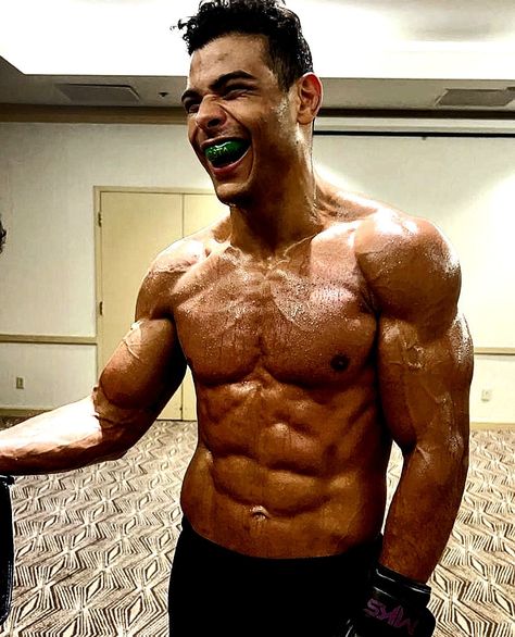 Paulo Costa shape 46 days before a fight with Khamzat Chimaev. Paulo Costa, Mma Physique, Ufc Physique, Ufc Iconic Photos, Ufc Face Off, Ufc Coldest Photos, Hot Ufc Male Fighters, Testosterone Booster, Mma Boxing