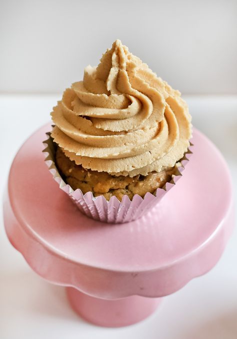 Peanut Butter and Banana Pupcakes - Cupcakes for your Dog! - Love Swah Dog Cake Recipe Peanut Butter, Happy Birthday Maggie, Cupcakes For Dogs Recipe, Doggy Cake, Butter Cupcake Recipe, Gingerbread Dog, Puppy Birthday Party, Dog Cake Recipes, Peanut Butter And Banana