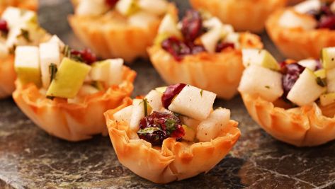 Brie Tartlets with Cranberry-Apple Relish Hor Dourves Recipes, Dessert Simple, Clam Recipes, Dessert Easy, Easy Party Food, Cold Appetizers, Entertaining Friends, Kraft Recipes, Cooking Light