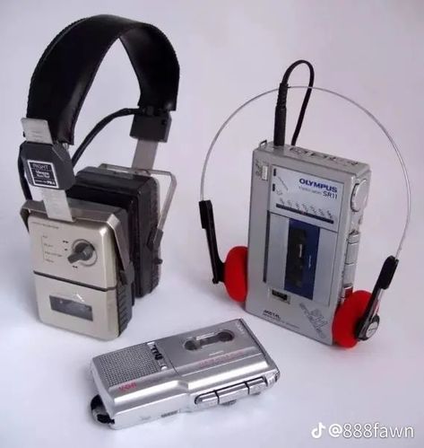 Retro Gadgets, Japan Design, Cool Tech, Vintage Electronics, Cd Player, Mode Inspo, Retro Futurism, Electronic Devices, Cool Items