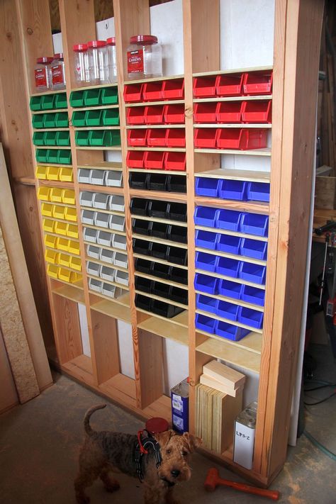 Arbejdsplads Garage, Organization Garage, Garage Organization Tips, Garage Organisation, Storage Shed Organization, Garage Workshop Organization, Woodworking Tools For Sale, Woodworking Tools For Beginners, Garage Storage Shelves