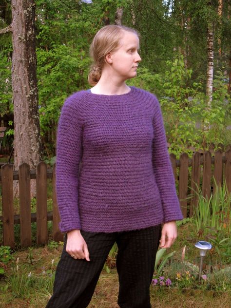 Unpattern for making a nalbinding/needlebinding sweater. Nalbinding Sweater, Viking Crafts, Finger Weaving, Viking Knit, Tablet Weaving, Yarn Projects, Fiber Arts, Sweater Making, Knitting Inspiration