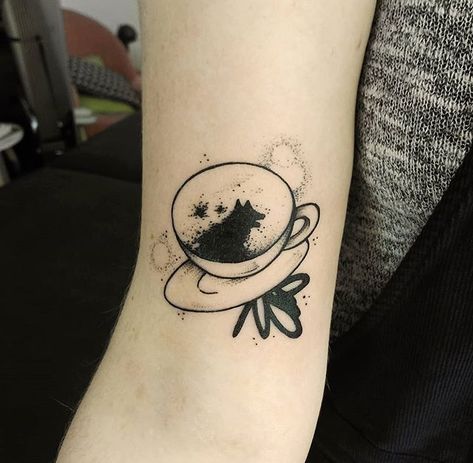 Tea Leaves Tattoo, Cup Of Tea Tattoo, Harry Potter Tattoo Sleeve, Reading Tattoo, Tattoos Inspos, Bicep Tattoos, Collage Tattoo, Tea Tattoo, Ab Tattoo