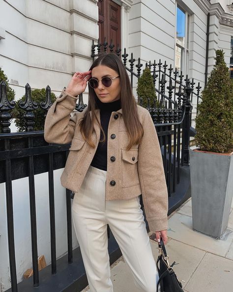 Can’t get enough of this shacket 🤎 | Instagram Cropped Shacket Outfit Women, Cropped Shacket Outfit, 2023 Jackets, Old Money Chic, Cropped Shacket, Shacket Outfit, Elegant Jacket, Mode Casual, Cute Jackets