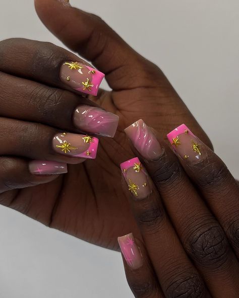 Pink and gold😍🎀🌟 Pink And Gold Nails Acrylic, Hot Pink And Gold Nails, Gold Nails Acrylic, Pink And Gold Nails, Black Nail Ideas, Hot Pink And Gold, Gold Acrylic Nails, Black Nail, Gold Nails