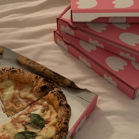 🌴 Sarah Dorison 🌴 on Instagram: “pink pizza 🍕💕” Mariah Carey House, Pink Pizza, Pizza Boxes, Pizza Party, Pink Themes, Mariah Carey, Pizza, Collage, Pink