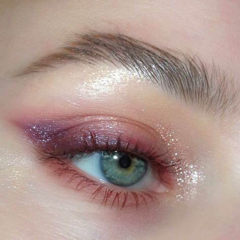 Berry Eyeshadow Looks, Ethereal Eye Makeup, Amethyst Makeup, Berry Makeup Look, Coral Makeup Looks, Ethereal Eyeshadow, Fun Eyeshadow Looks, Berry Eyeshadow, Makeup Capsule