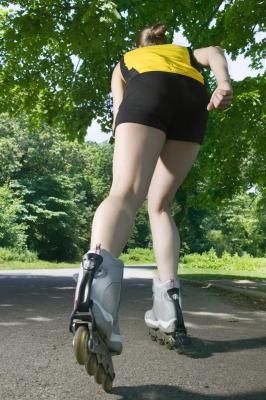 Roller Skate for Exercise. Great Cardio Workout. Skater Exercise, Skaters Exercise, Inline Speed Skating, Skating Pics, Arts Inspirations, Benefits Of Cardio, Train Insane Or Remain The Same, Types Of Cardio, Brisk Walking