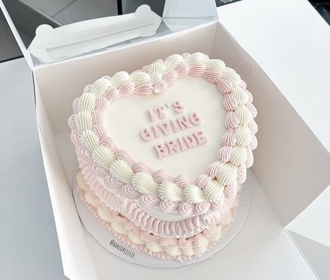 Bachelorette Cake Aesthetic, Bridesmaid Cake Ideas, Aesthetic Bridal Shower Cake, Gatlinburg Bachelorette, Bridal Shower Planning Checklist, Bachelorette Party Cookies, Bride To Be Cake, Hen Party Cakes, Bachelorette Bride Gifts