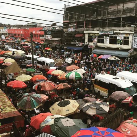 The Kumasi Central Market (Kejetia) bustles as West Africa's largest open-air marketplace, where over 10,000 vendors create a sensory explosion of colors, sounds, and scents in a sprawling maze of commerce. Book now and experience the perfect blend of convenience and adventure, uniquely designed for the discerning traveler. ✉️ bestghanatours@gmail.com Call/ WhatsApp: +233 503314400 #bestghanatours #ghana #visitghana #diaspora #blacktravelfeed #blacktravel #culture #Kumasi #kumasimarket #af... Kumasi Ghana, Open Market, Central Market, Black Travel, Night Market, Accra, Unique Crafts, African Culture, Call Whatsapp