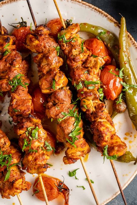 Turkish Chicken Kebab Recipe (Tavuk Şiş) - Give Recipe Chicken Kebabs In Oven, Chicken Shish Kabobs Marinade, Chicken Skewers In Oven, Turkish Chicken Kebab, Chicken Shish Kabobs, Shishkabobs Recipe, Turkish Chicken, Kabob Marinade, Turkish Kebab