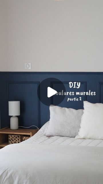 Stacey Stachetti ✨ DIY • Decoration • Bricolage on Instagram: "Alors tu en-penses quoi ?😍 Voici la suite & fin du DIY moulures murales x @duluxvalentinefrance !   Ref peintures : -Lin blanc mat velouté gamme crème de couleur -Bleu indigo satin gamme crème de couleur  Ce combo tu peux le choisir les yeux fermés ! ❤️  Ref déco : -Tables de chevet DIY : tu trouveras la vidéo un peu plus bas sur mon compte -Suspension « Pecan »  Weldom / Leroy Merlin -Lampes de chevet B&M  -Rideaux IKEA « Hannalill » beige   Collaboration commerciale #DIY  #doityourself #moulures #mouluresmurales #deco #décoration #chambre #suiteparentale #maison #peinturemurale #bricolage" Bed Wall, Diy Decoration, Leroy Merlin, Bedroom, Bed, Wall