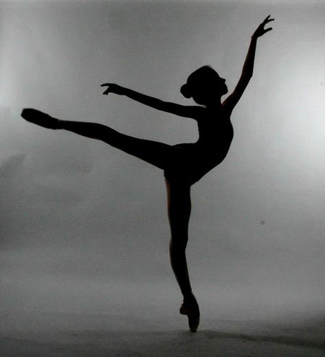 Arabesque silhouette. Used to be a ballerina and I love it ... | Tatt… Dance Silhouette Photography, Ballerina Silhouette Art, Ballerina Arabesque, Ballet Arabesque, Dancers Silhouette, Ballet Dancer Silhouette, Arabesque Ballet, Drawing Figures, Ballet Silhouette