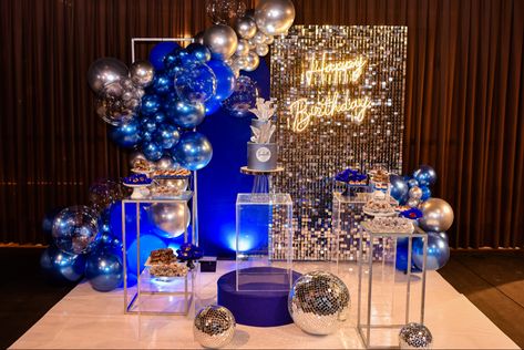 Decoracao de 15 anos da Isabelle produzida por Sarben Eventos, acesso o instagaram para ver mais detalhes dessa festa linda! Royal Blue Quinceanera Decorations, Royal Blue Bouquet, Romantic Room Surprise, Quince Decor, Birthday Organizer, Sweet 15 Party Ideas Quinceanera, Sweet 15 Party Ideas, Sweet 16 Party Decorations, Hiking Pics