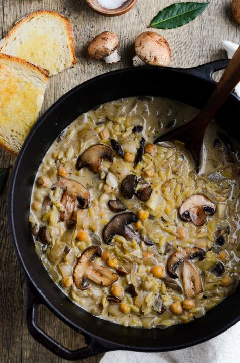 Creamy Garlic Mushroom Orzo Soup (Vegan) Mushroom Orzo Soup, Orzo Soup Vegan, Cinnamon Roll Overnight Oats, Mushroom Orzo, Easy Vegan Soup, Creamy Garlic Mushrooms, Cozy Soup, Mushroom Varieties, Veg Soup