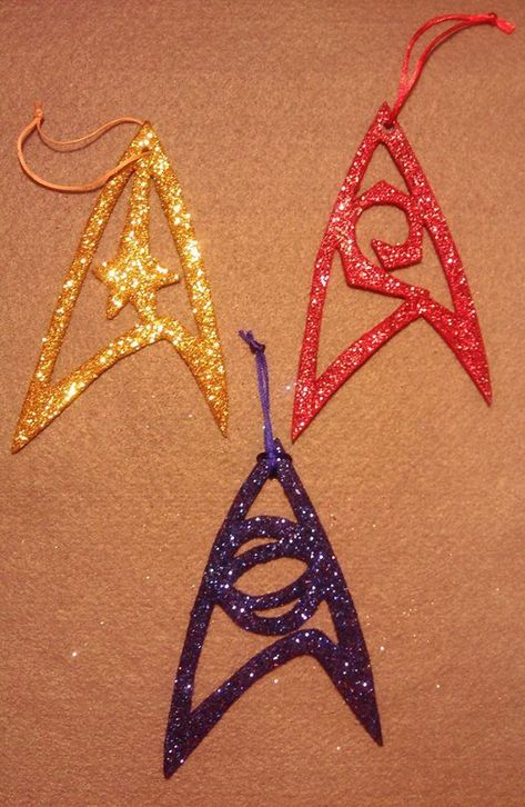 Star Trek Christmas, Star Trek Tattoo, Star Trek Insignia, Bf Ideas, Diy Swag, Star Trek Wedding, Nerdy Christmas, Geek Christmas, Frugal Christmas