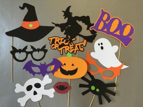 Halloween Photobooth, Halloween Fotos, Dekorasi Halloween, Halloween Party Decor Diy, Bricolage Halloween, Halloween Photo Booth, Photobooth Props, Halloween Party Props, Halloween Classroom