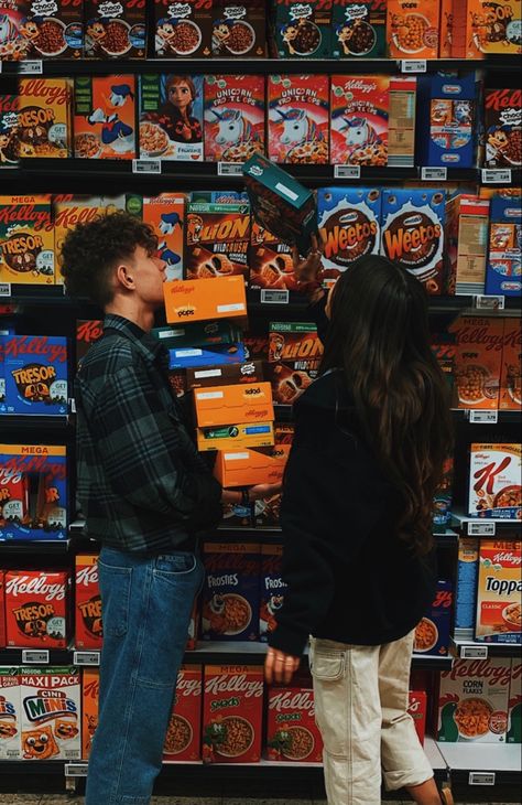 couple in a supermarket #coupleromantic #couplegoals #couple #vintagecouple Supermarket Couple Photoshoot, Grocery Store Photoshoot Couple, Supermarket Prewedding, Couple Grocery Shopping, Supermarket Date, Couple Shopping Together, Supermarket Photoshoot Ideas, Supermarket Photoshoot, Campus Drivers