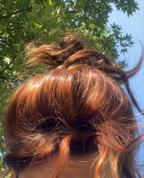 Summer Auburn Hair, Auburn Hair Aesthetic, Faceless Ginger Aesthetic, Faceless Redhead Aesthetic, Red Hair Aesthetic Faceless, Auburn Hair Aesthetic Faceless, Curly Red Hair Aesthetic Faceless, Orange Brown Hair, Smudged Eyeliner