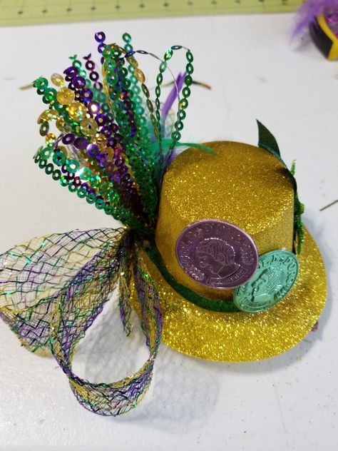 Mardi Gras Hats Diy, High Crown Hat For Mardi Gras Party, Crown Headpiece For Mardi Gras Carnival, Crown Shaped Costume Hats For Mardi Gras, Mardi Gras Party Headband, Mardi Gras Dinner Party, Mardi Gras Dinner, Dance Party Decorations, Crown-shaped Costume Hats For Mardi Gras Party