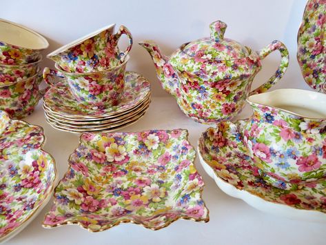 Vintage Tea Sets English, Chintz Floral Pattern, Antique Chintz Fabric, Floral Chintz Fabric, Vintage China Patterns, Vintage Dinnerware Set, Chintz China, Vintage Floral Dinner Plates, Vintage Tea Sets