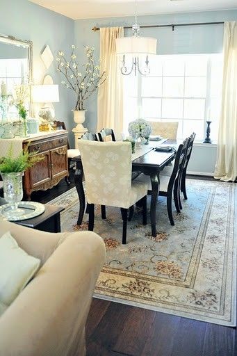 Love this dining room Dining Room Table And Chairs, Real Estat, Dining Room Colors, Beautiful Dining Rooms, Dining Room Inspiration, Dining Room Design, Apartment Ideas, Home Fashion, Benjamin Moore