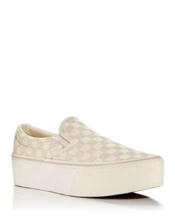 Vans Women's Classic Slip On Platform Sneakers Checkered Vans Outfits Women, Beige Vans Outfit, White Platform Outfit, Platform Vans Outfit, Checkered Vans Outfit, Vans Authentic Platform, Platform Outfit, Beige Vans, White Checkered Vans