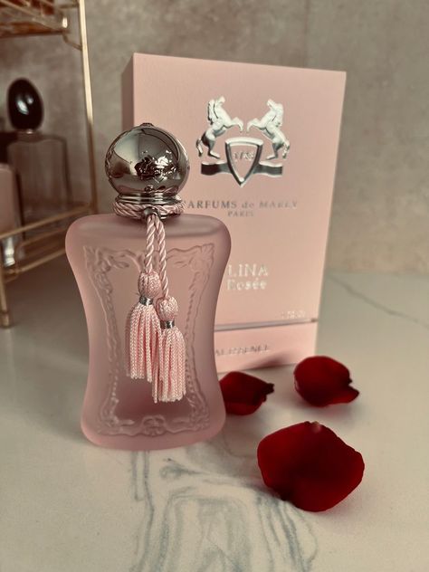 Kate Spade Perfume, Koleksi Parfum, Fragrance Lab, Expensive Perfume, Perfume Photography, Fragrances Perfume Woman, Perfume Body Spray, Parfums De Marly, Perfume Collection Fragrance