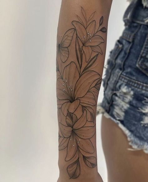 Japanese Tattoo For Women, Feminine Tattoo Designs, Ironman Tattoo, Tattoos For Females, Back Tattoo Ideas, Feminine Back Tattoos, Traditional Japanese Tattoo, Lower Arm Tattoos, Thigh Tattoo Designs