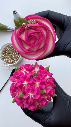 Makanan Rendah Kalori, Cake Decorating Flowers, Fondant Flower Tutorial, Cupcake Decorating Tips, Cake Decorating Icing, Cake Decorating For Beginners, Buttercream Cake Decorating, Cupcake Cake Designs, Simple Cake Designs