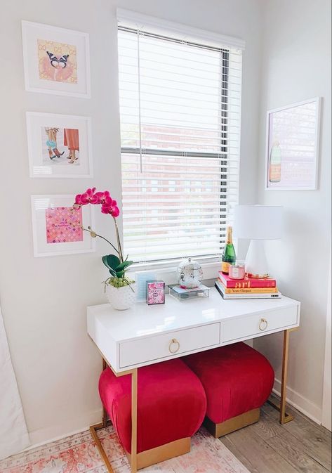 Preppy Desk Decor, Preppy Decor Ideas, Starlight Preppy, Preppy Filter, Preppy Room Ideas, Preppy Desk, Preppy Dorm Room, Pink Filter, Preppy Decor