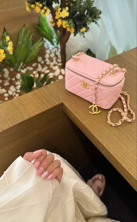 #pink #chanel #vanity #fashion #aesthetic #luxury #dubai #dubaifashion #khaleeji #nails #chanelhautecouture #chanelfallwinter #chanelhautecouture #springsummercollection #handbags #minibag #microbag #purse #pursesandhandbags #bags #bagsandpurses Khaleeji Nails, Pink Chanel Aesthetic, Chanel Vanity Bag, Chanel Vanity, Chanel Aesthetic, Aesthetic Luxury, Vanity Bag, Pink Chanel, Closet Organizer