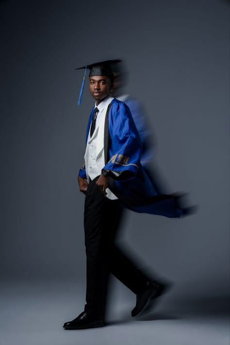 Architect Graduation Photoshoot, Artistic Graduation Photos, Male Graduation Pictures Posing Ideas, Graduation Pictures For Men, Graduation Pictures Studio, Graduation Photos Men, Graduation Studio Photoshoot, Convocation Ideas, Male Graduation Pictures