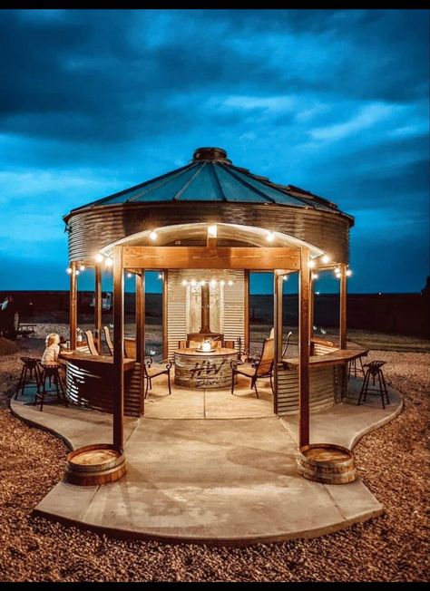 Silo Gazebo Backyards, Grain Silo Fire Pit, Grain Bin Patio Ideas, Silo Fire Pit Ideas, Old Grain Bin Ideas, House With Silo Attached, Grain Bin Gazebo Ideas, Binzebo Ideas, Silo Bar Ideas