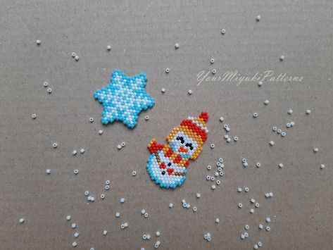 Jul Perler, Beading Patterns Free Tutorials, Brick Stitch Beading, Miyuki Pattern, Christmas Beading, Christmas Jewelry Diy, Miyuki Beads Pattern, Snowman Snowflake, Seed Bead Crafts