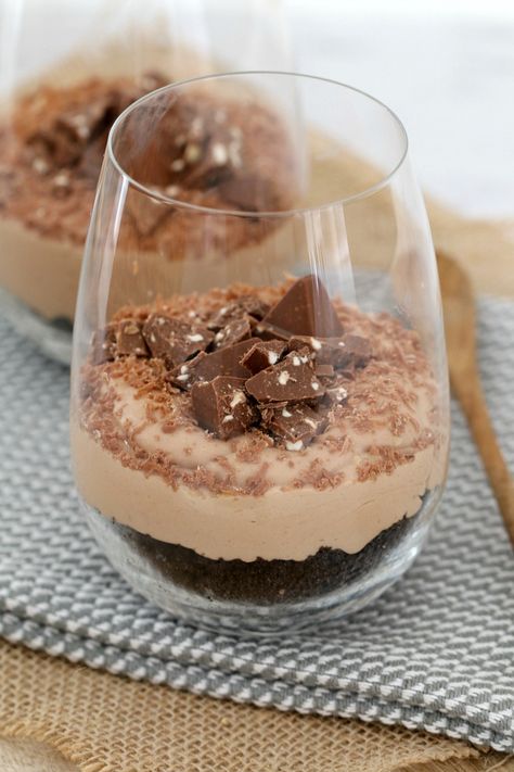 The most delicious mini no bake Toblerone cheesecakes you’ll ever eat. Super quick and easy to prepare… these individual desserts really are the BEST!   #toblerone #mini #individual #cheesecakes #baking #dessert #conventional #thermomix #recipe Toblerone Cheesecake, Best No Bake Cheesecake, Toblerone Chocolate, Individual Cheesecakes, Cheesecake Mini, Sweets Table, Baked Cheesecake Recipe, Individual Desserts, Christmas Entertaining