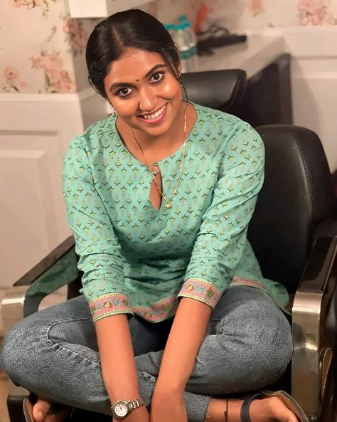 Rinku Rajguru, Beautiful Dresses Short, Funny Jokes For Adults, Bts "on", Beauty Face, On Set, Bollywood Actress, Actresses, Beauty